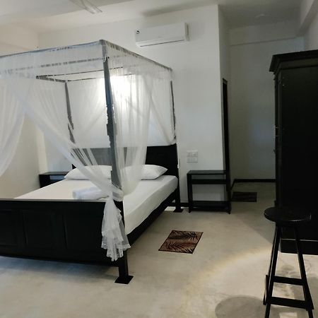Bed and Breakfast La Fiesta Weligama Zimmer foto