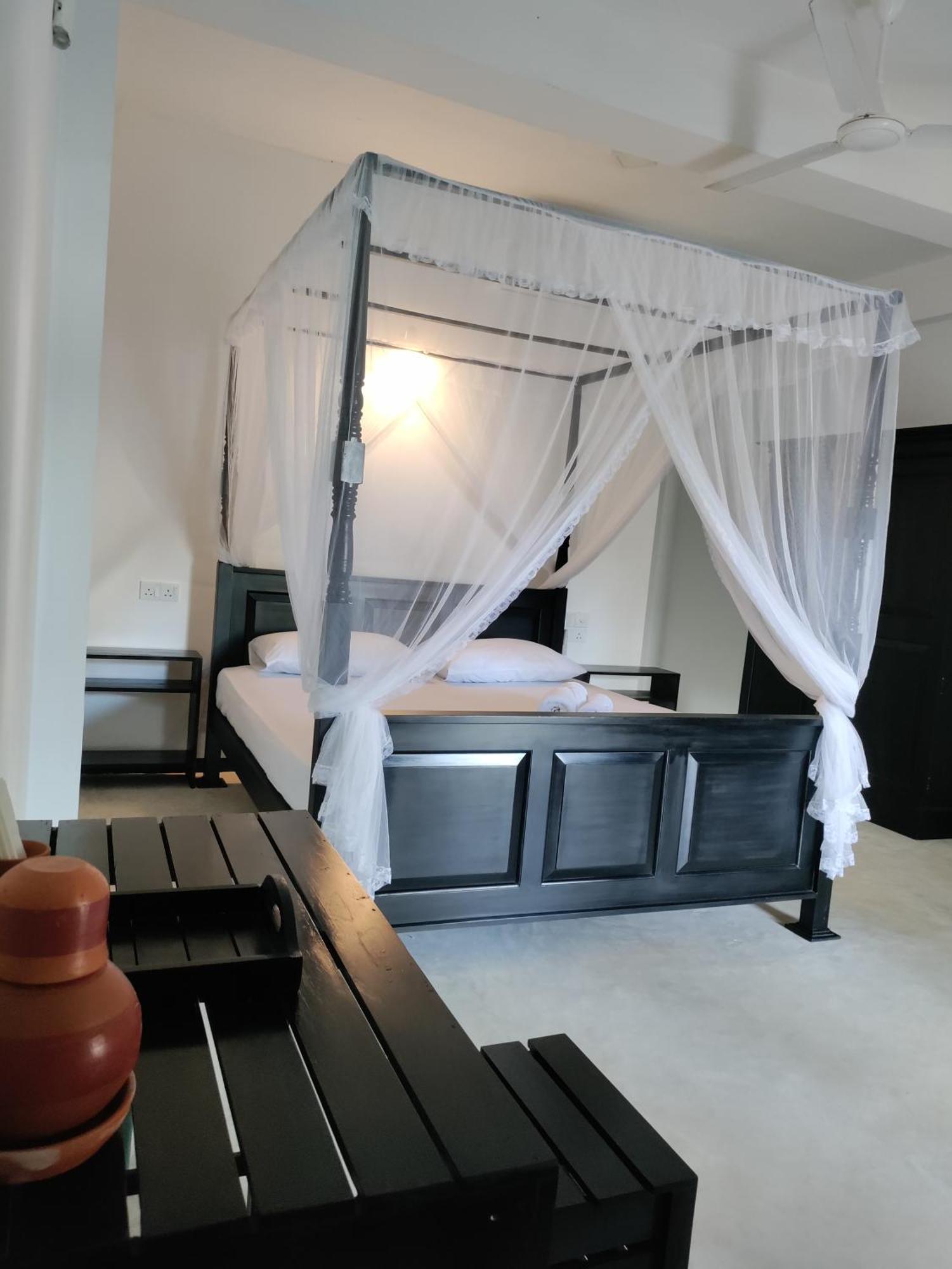 Bed and Breakfast La Fiesta Weligama Zimmer foto