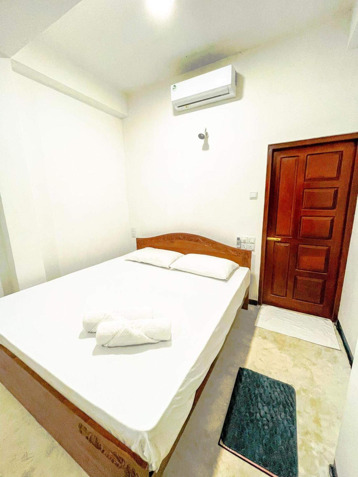 Bed and Breakfast La Fiesta Weligama Zimmer foto