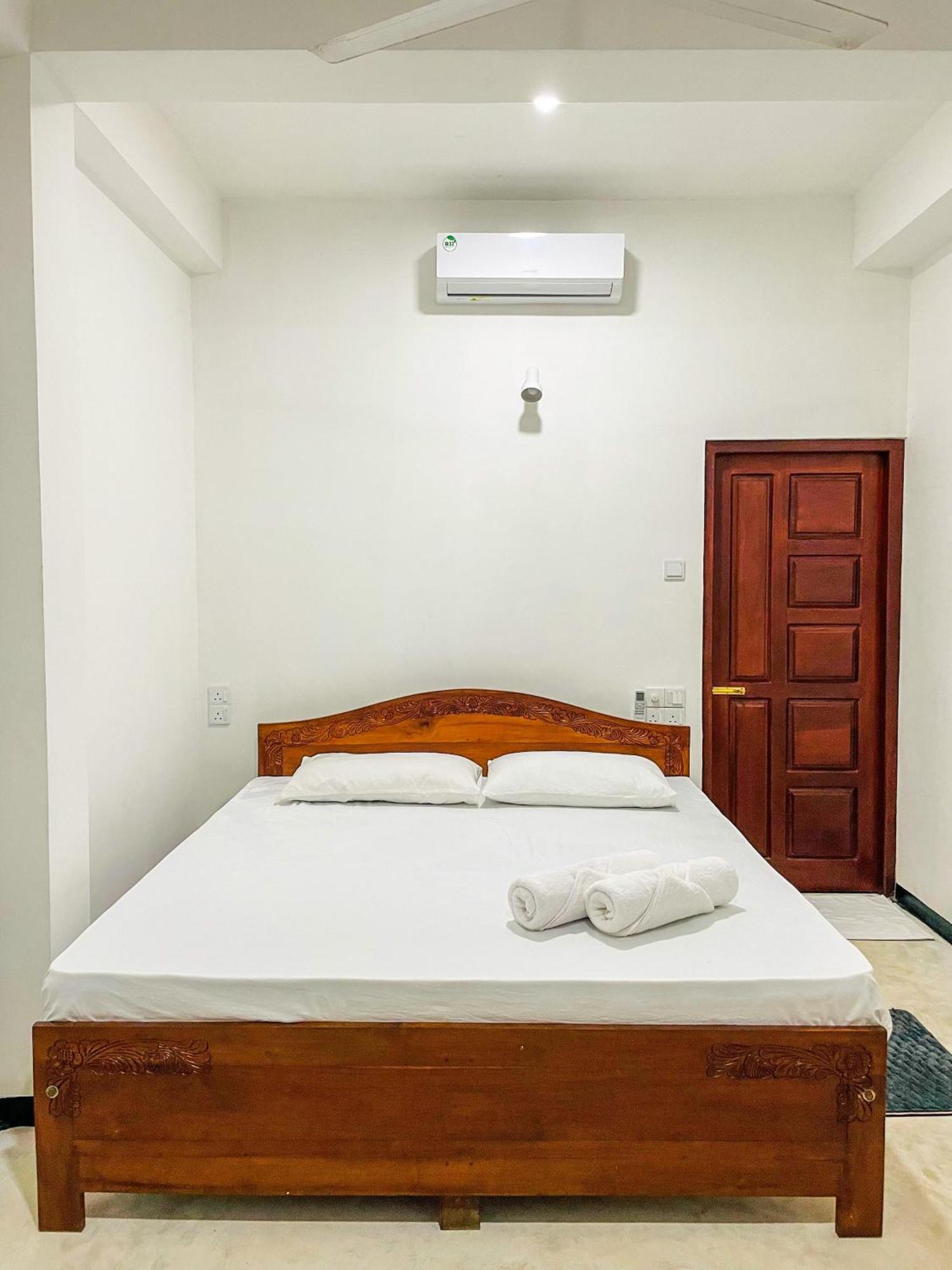 Bed and Breakfast La Fiesta Weligama Zimmer foto
