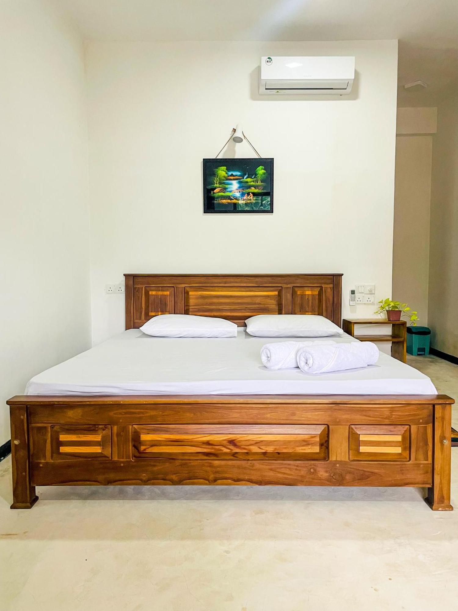 Bed and Breakfast La Fiesta Weligama Exterior foto